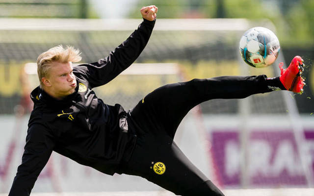  沙尔克04复苏迹象明显，连胜势头重燃希望