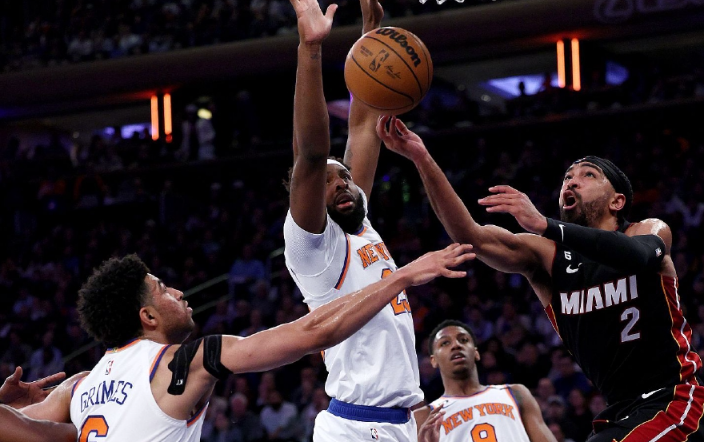  布伦森关键抢断尼克斯爆冷掀翻公牛